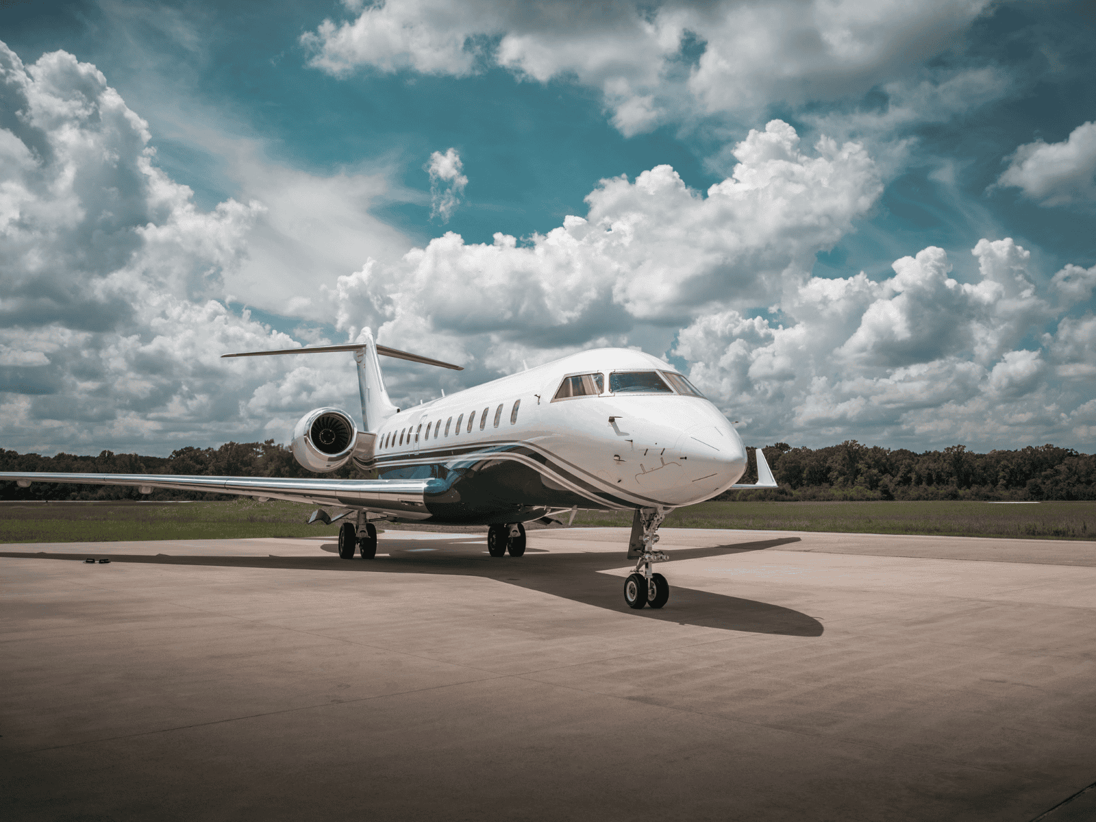 2010 Bombardier Global 5000 - Image 1