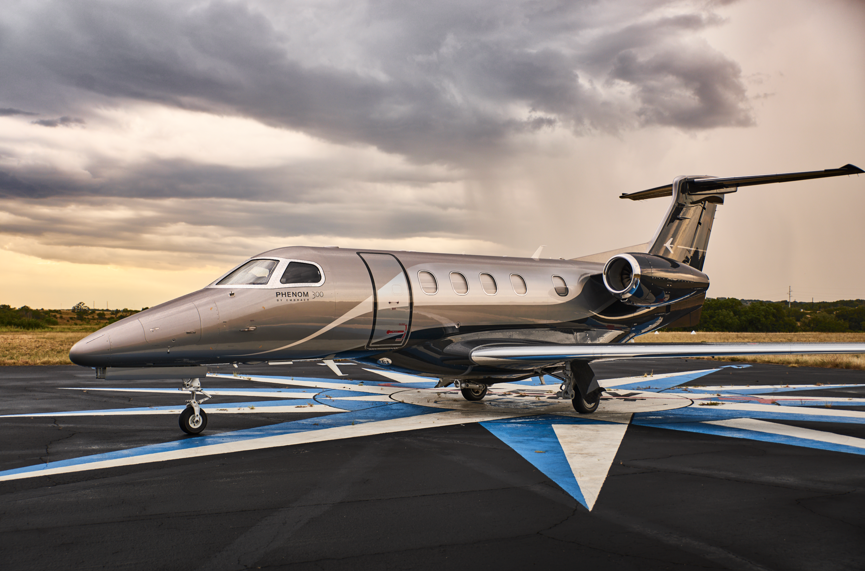 2011 Embraer Phenom 300 - Image 1