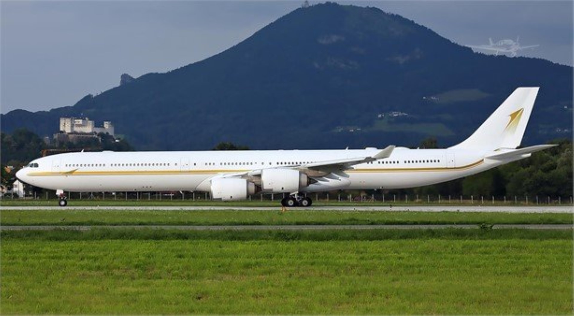 AIRBUS A340-600 aircraft hero image