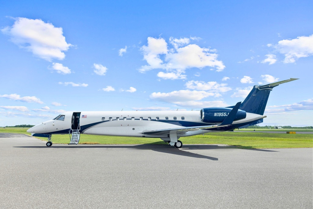 EMBRAER LEGACY 650 aircraft hero image