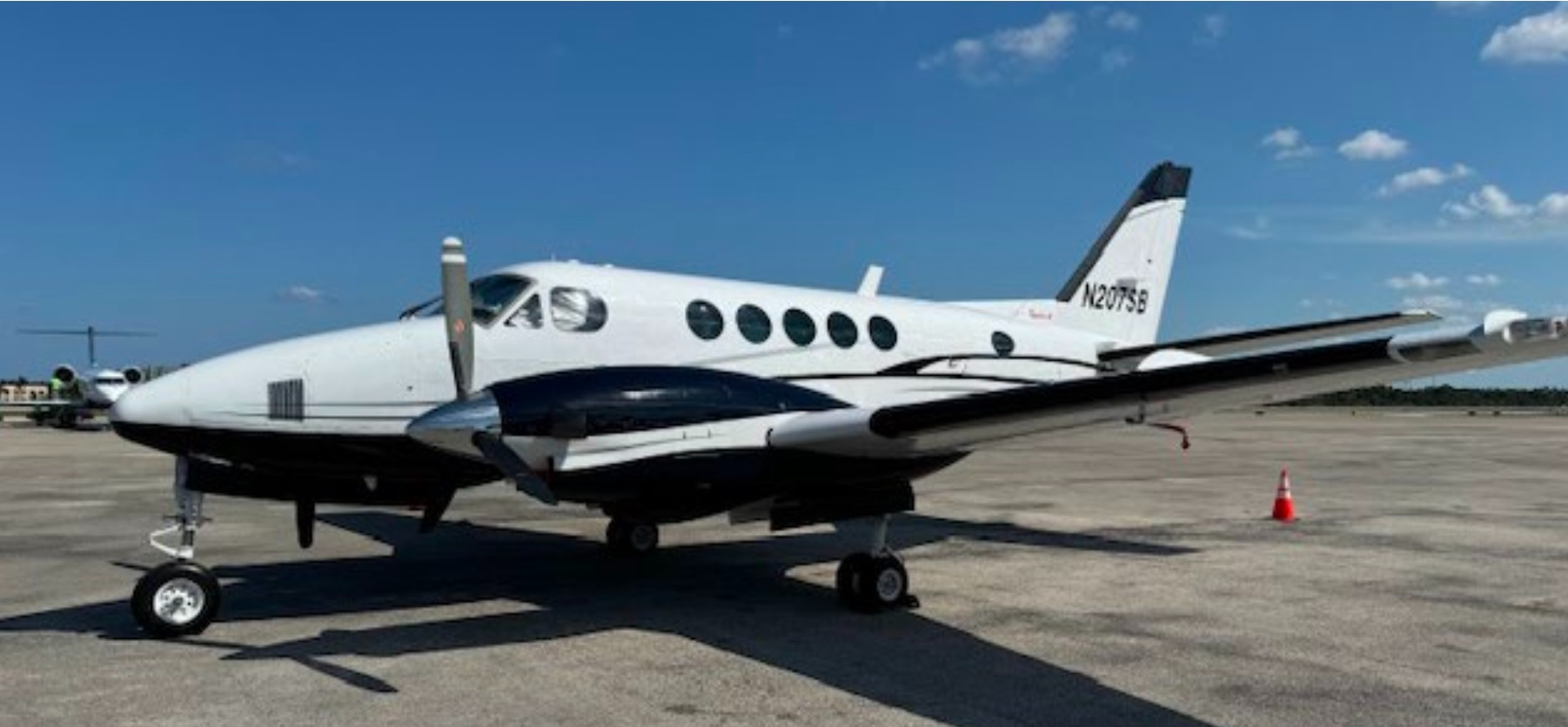 KING AIR 100 aircraft hero image