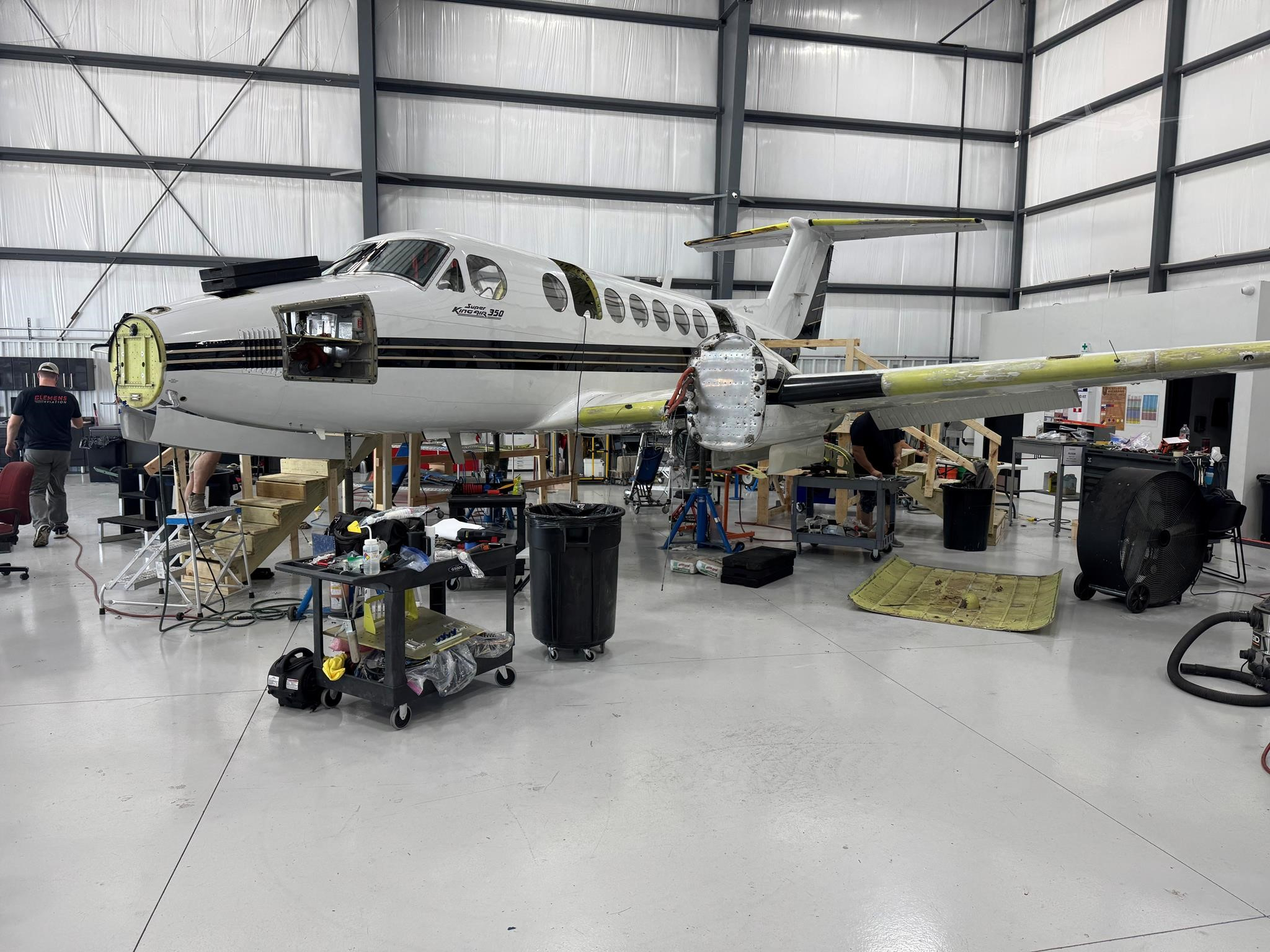 KING AIR 350 aircraft hero image