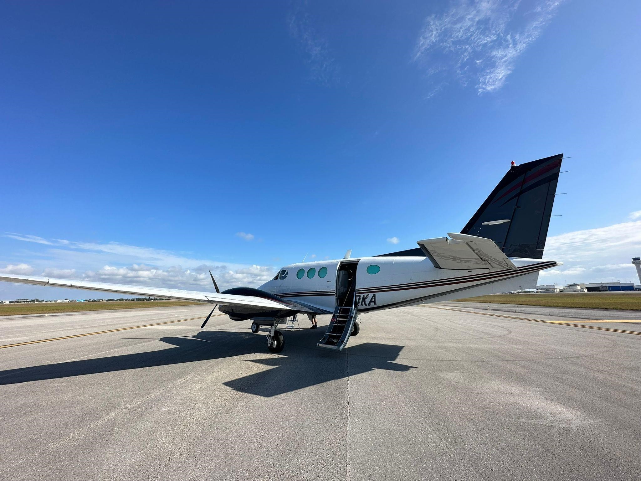 KING AIR B90 aircraft hero image