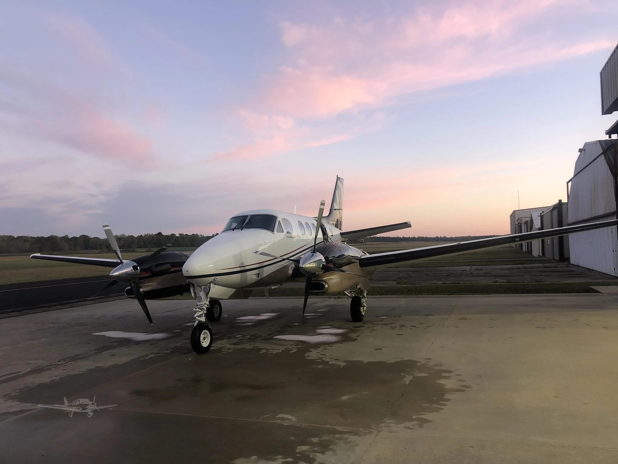 KING AIR C90GTi aircraft hero image
