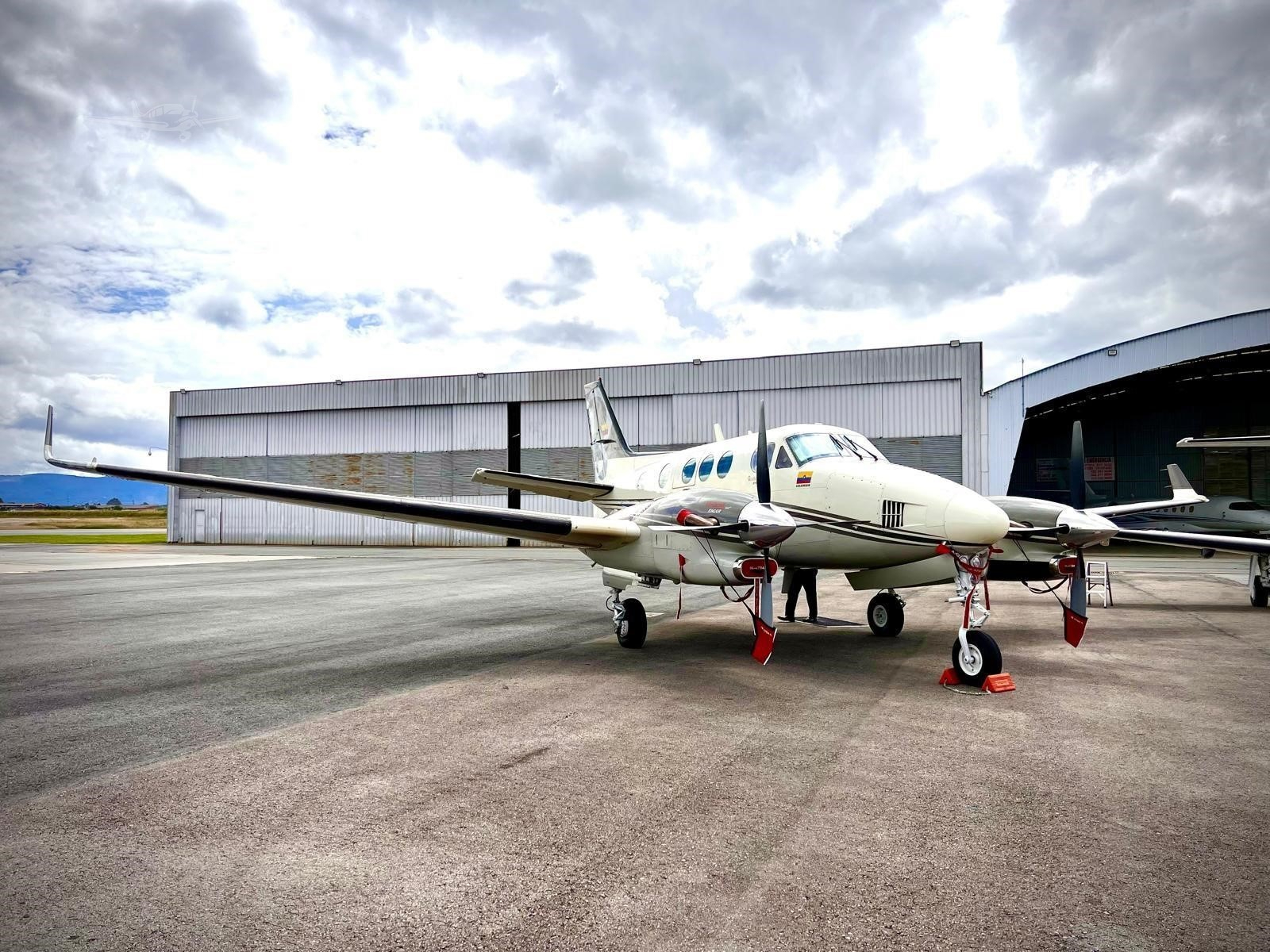 KING AIR C90SE aircraft hero image