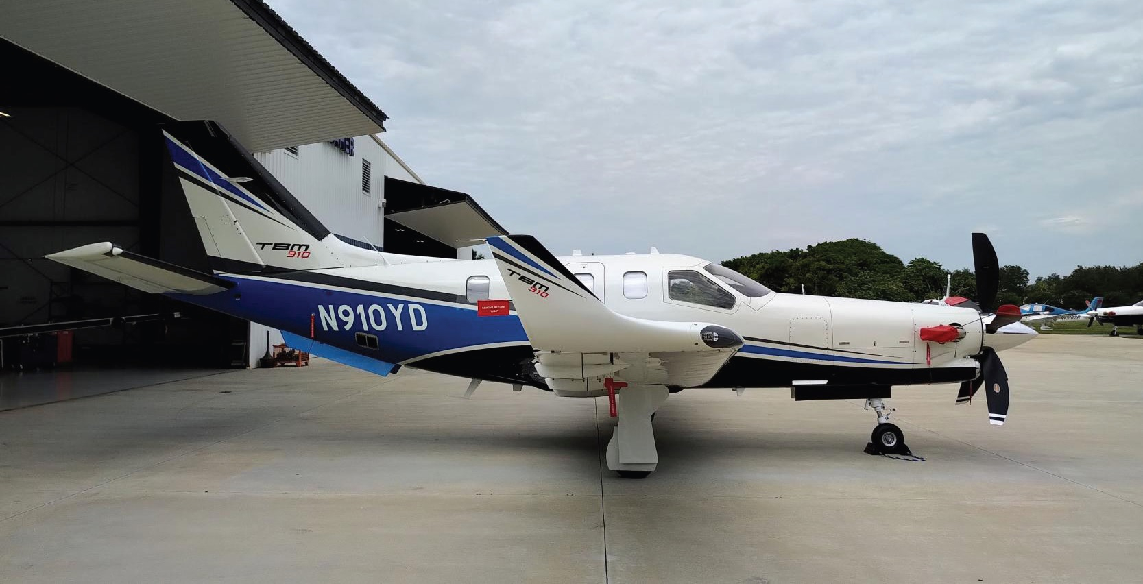 SOCATA TBM-910 aircraft hero image
