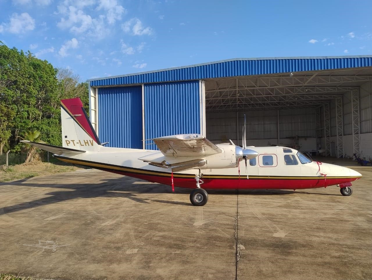 TURBO COMMANDER 690B aircraft hero image